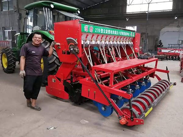 立旋整地雙鎮(zhèn)壓小麥精量播種機